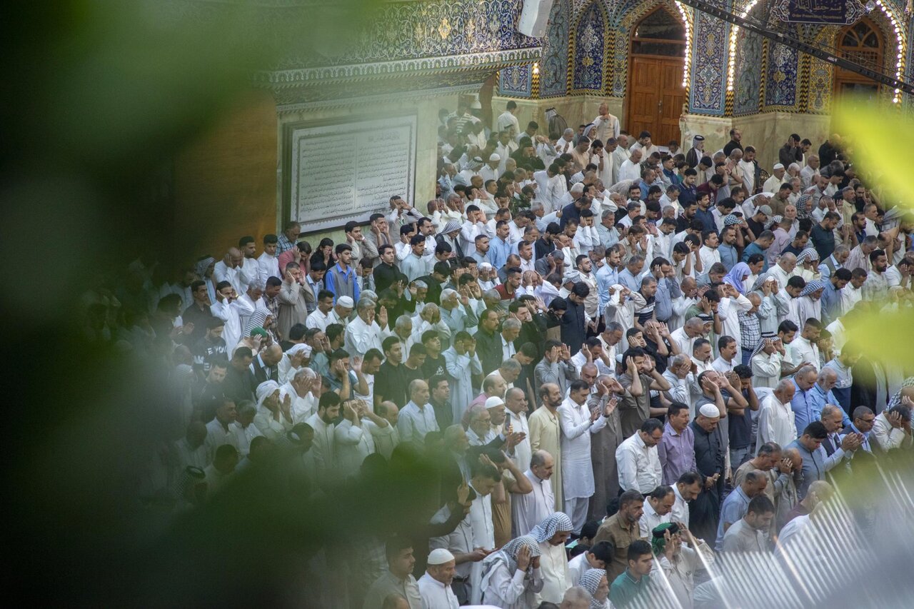 Crowds of believers commemorate Eid al-Adha prayer in courtyard of al-Abbas shrine (+Photos)