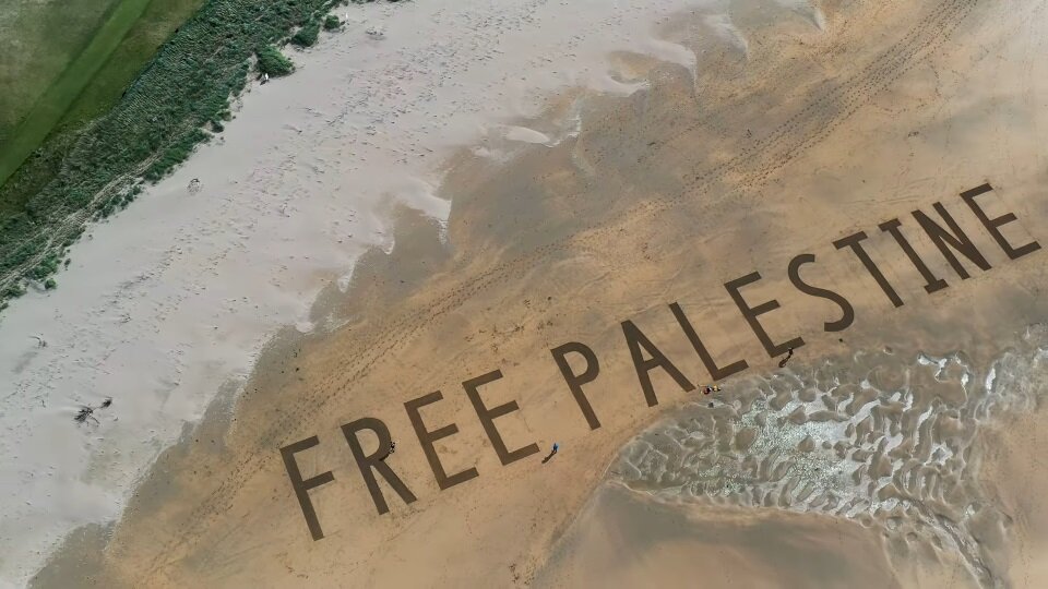 ویدیو | نقاشی عظیم «آزادی برای فلسطین» نزدیک زمین گلف ترامپ