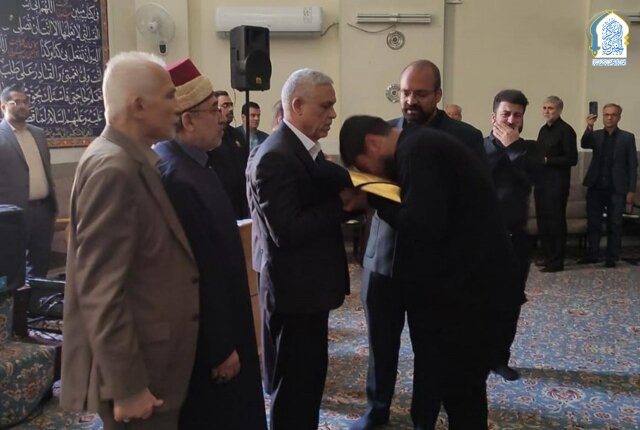 وفد العتبة الكاظمية المقدسة يحضر مجلسي عزاء الحاج الوجيه علي أكبر أنصاري