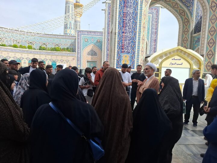 حضور جمعی از پیروان اهل بیت(ع) کشور گرجستان در حرم ثامن الحجج