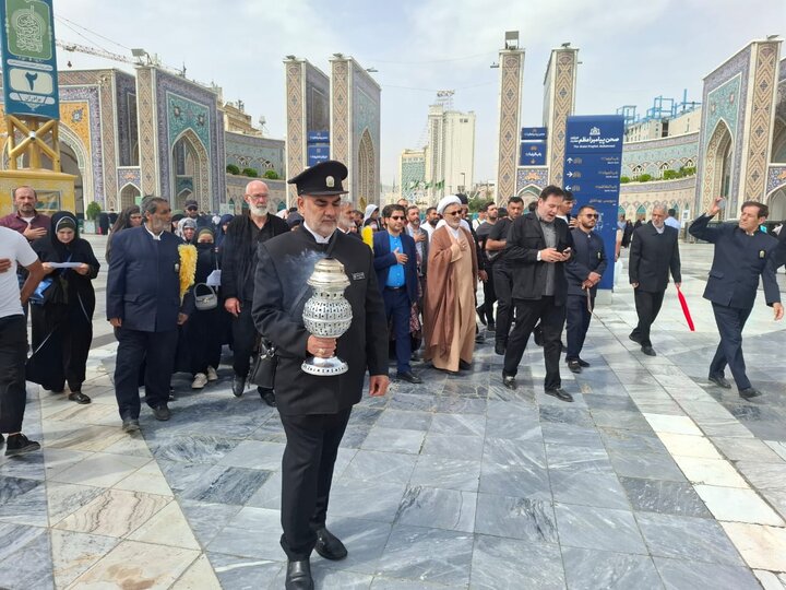 حضور جمعی از پیروان اهل بیت(ع) کشور گرجستان در حرم ثامن الحجج