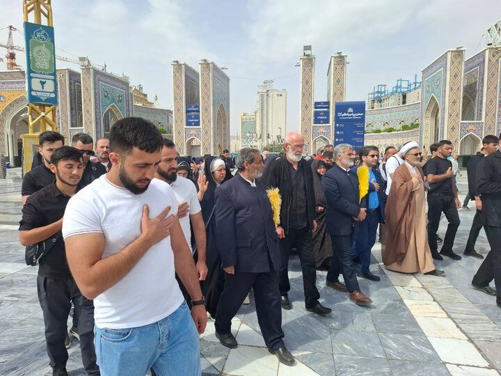 حضور جمعی از پیروان اهل بیت(ع) کشور گرجستان در حرم ثامن الحجج