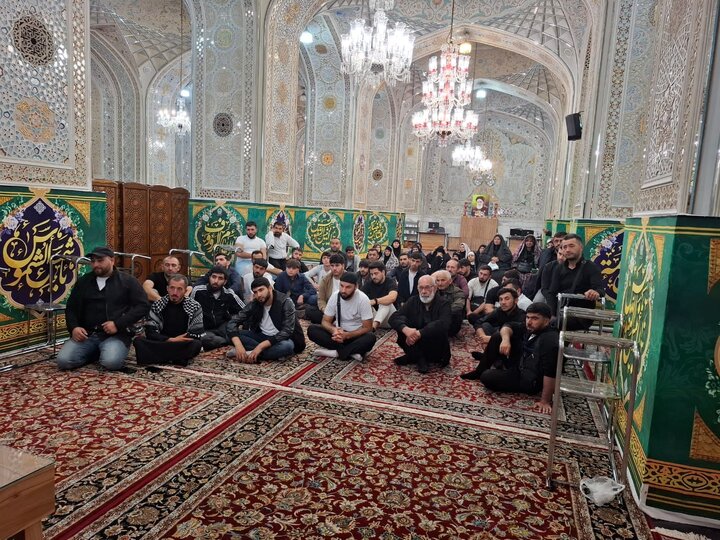 حضور جمعی از پیروان اهل بیت(ع) کشور گرجستان در حرم ثامن الحجج