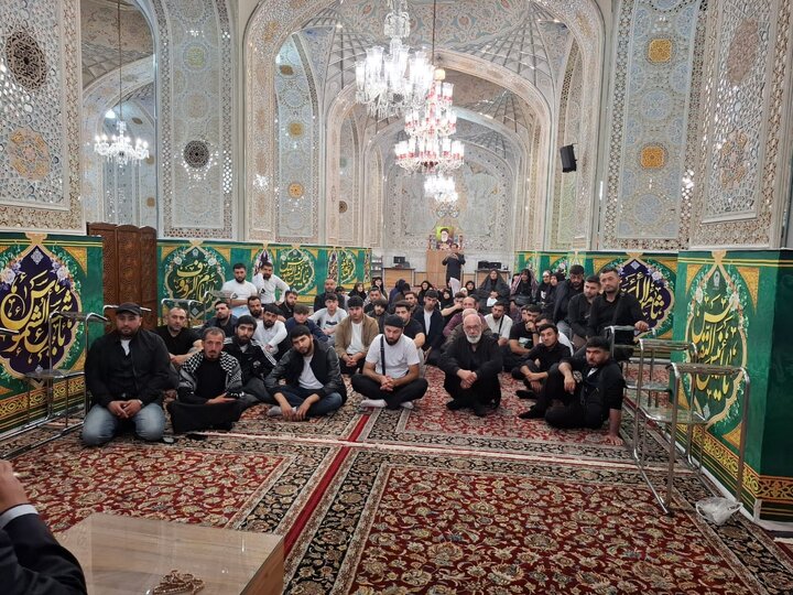 حضور جمعی از پیروان اهل بیت(ع) کشور گرجستان در حرم ثامن الحجج
