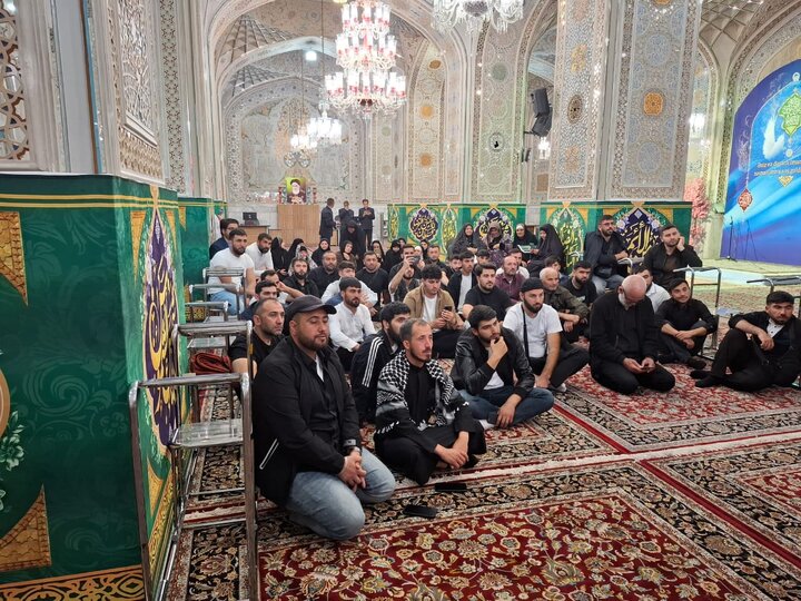حضور جمعی از پیروان اهل بیت(ع) کشور گرجستان در حرم ثامن الحجج