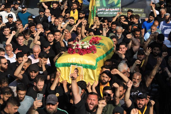 حزب الله وجماهير المقاومة يشيّعون الشّهيد حسين عز الدين في مدينة صور