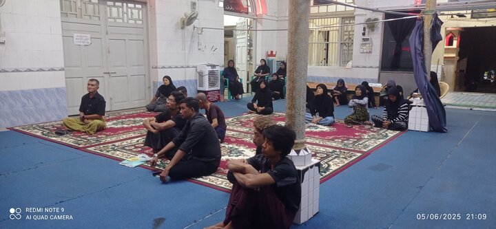 ပြည် ကျောင်းကြီးရှီအဟ် မတ်စ်ဂျစ်ဒ် တွင် ဟဇရသ် မွတ်စလင်မ်ဘင်န်အကီးလ် (အ.စ) ၏ ရှဟာဒသ် မဂျ်လစ် ပြုလုပ်နေသည့်  မြင်ကွင်း ။ ။ Photos