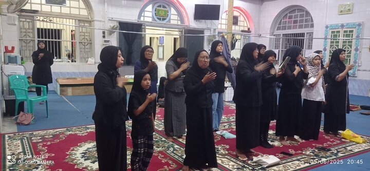 ပြည် ကျောင်းကြီးရှီအဟ် မတ်စ်ဂျစ်ဒ် တွင် ဟဇရသ် မွတ်စလင်မ်ဘင်န်အကီးလ် (အ.စ) ၏ ရှဟာဒသ် မဂျ်လစ် ပြုလုပ်နေသည့်  မြင်ကွင်း ။ ။ Photos