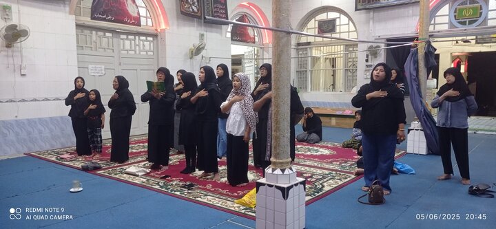 ပြည် ကျောင်းကြီးရှီအဟ် မတ်စ်ဂျစ်ဒ် တွင် ဟဇရသ် မွတ်စလင်မ်ဘင်န်အကီးလ် (အ.စ) ၏ ရှဟာဒသ် မဂျ်လစ် ပြုလုပ်နေသည့်  မြင်ကွင်း ။ ။ Photos