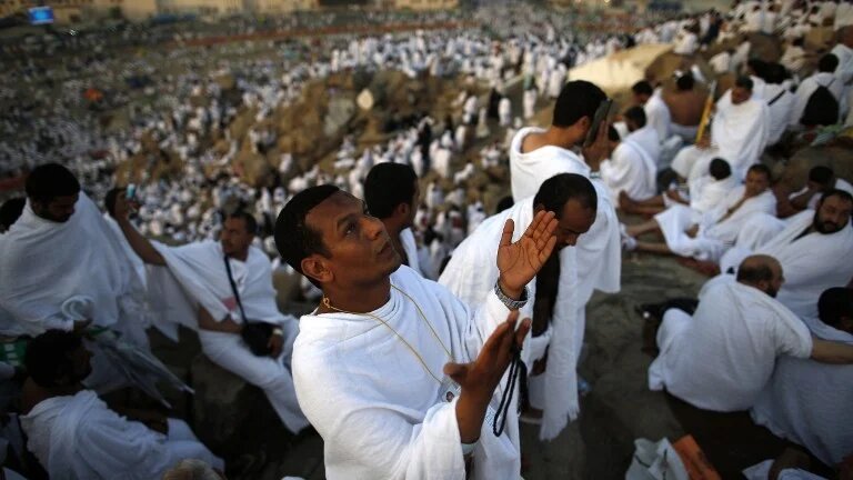 Pilgrims continue Rami al-Jamarat in Mina as Hajj nears completion