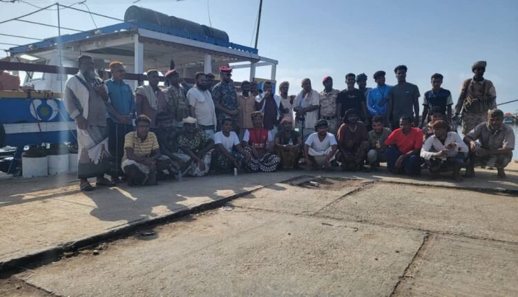 26 Yemeni fishermen return home after weeks of detention in Somalia