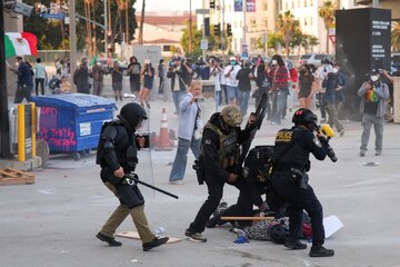 Kekacauan Di Los Angeles Ketika California Bangkit Menentang Rumah Putih