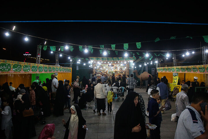 گزارش تصویری | برپایی نمایشگاه عید غدیر خم در حرم بانوی کرامت