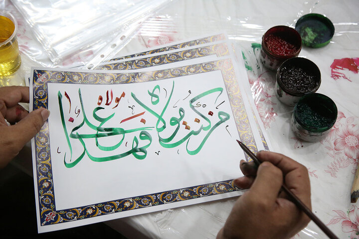 گزارش تصویری | برپایی نمایشگاه عید غدیر خم در حرم بانوی کرامت