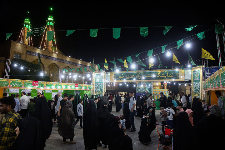 گزارش تصویری | برپایی نمایشگاه عید غدیر خم در حرم بانوی کرامت