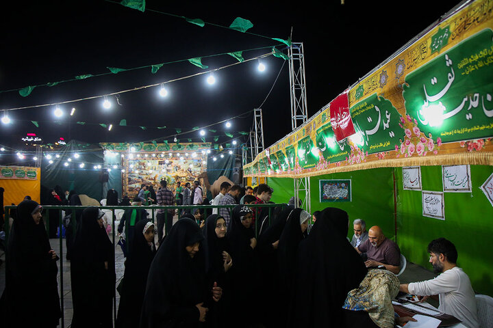 گزارش تصویری | برپایی نمایشگاه عید غدیر خم در حرم بانوی کرامت