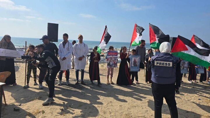 وقفة في ميناء غزة؛ تنديداً باختطاف الاحتلال الصهيوني للسفينة "مادلين"