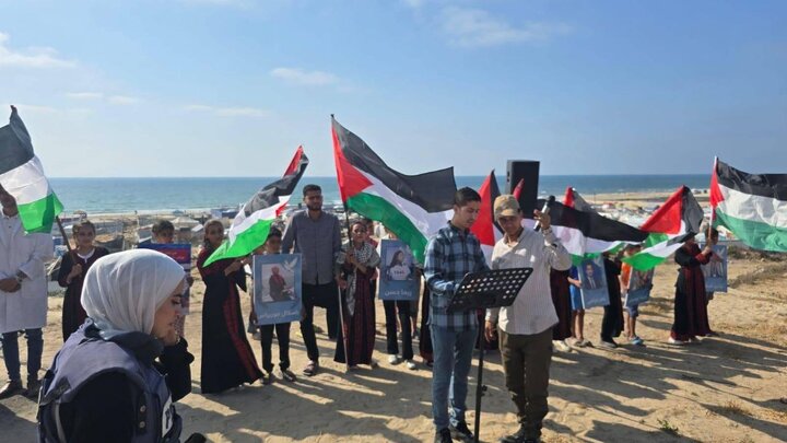 وقفة في ميناء غزة؛ تنديداً باختطاف الاحتلال الصهيوني للسفينة "مادلين"