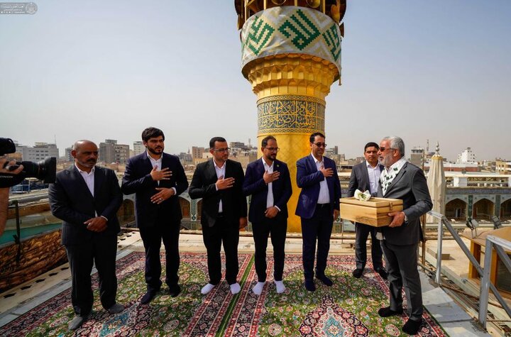 تقرير مصور/ مراسم رفع راية الغدير الأغر في حرم أمير المؤمنين (ع)