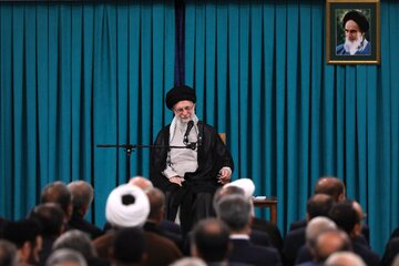قائد الثورة: مجلس الشورى يختلف عن المجالس التي تدعم المجرمين كقتلة غزة