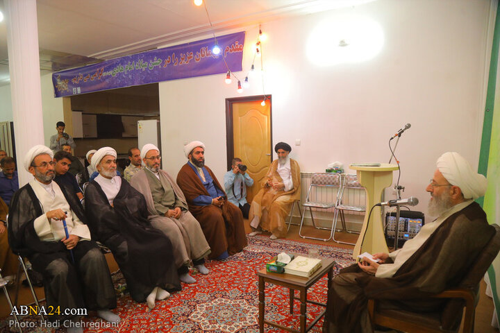 مراسم جشن و عمامه گذاری طلاب در شب میلاد امام هادی(ع) در شهر قم