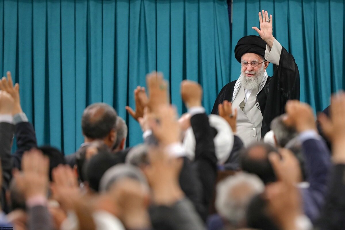 امام خامنہ ای (مد ظلہ العالی) امام خامنہ ای (مد ظلہ العالی)