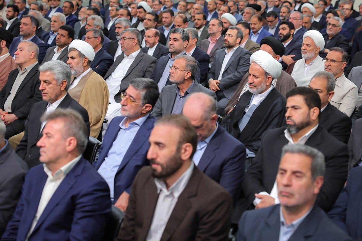 امام خامنہ ای (مد ظلہ العالی) امام خامنہ ای (مد ظلہ العالی)