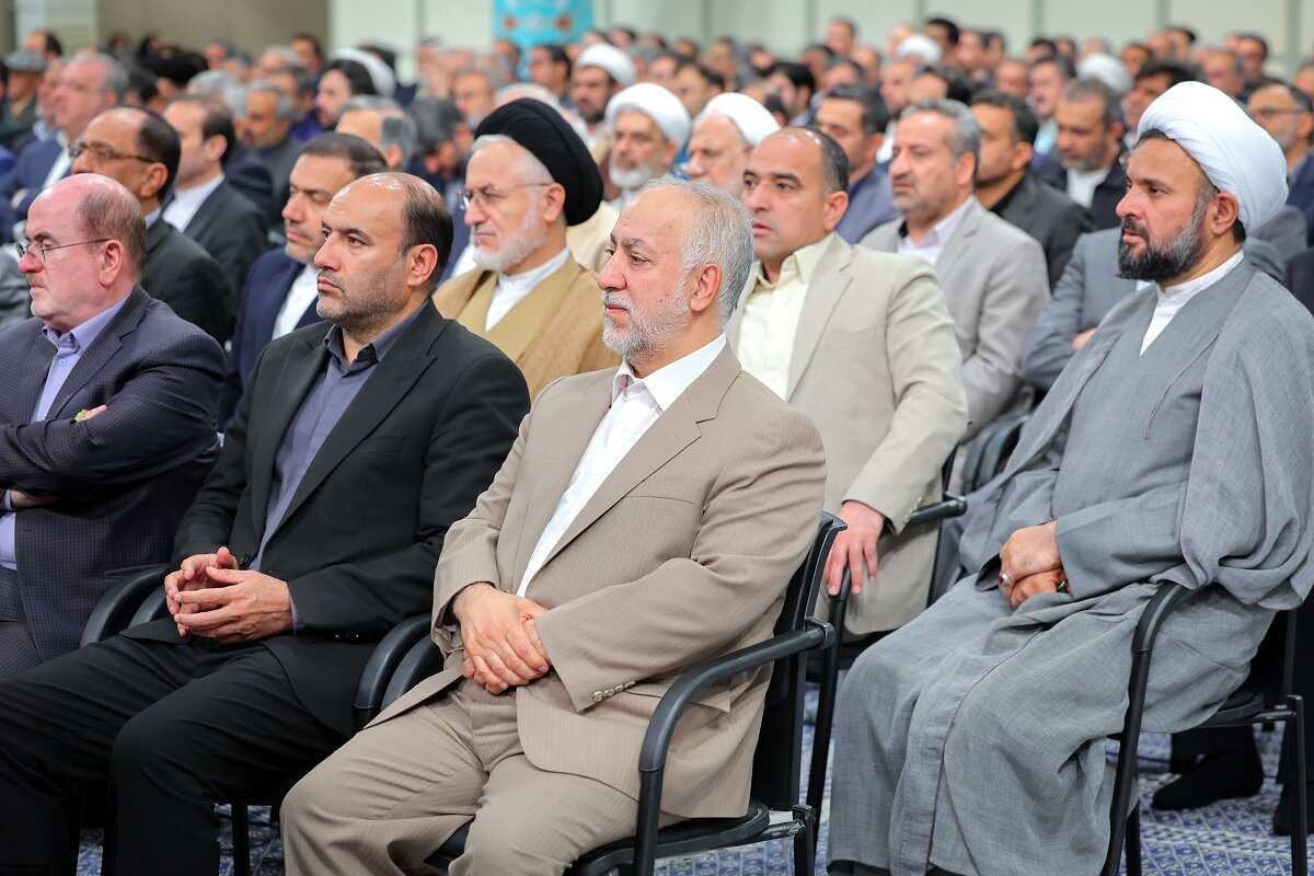 امام خامنہ ای (مد ظلہ العالی) امام خامنہ ای (مد ظلہ العالی)