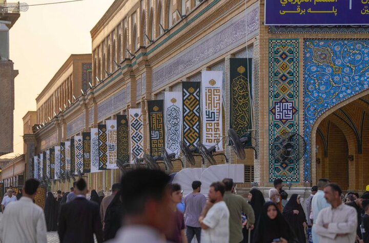 تقرير مصور/  نشر الآلاف من معالم الزينة والفرح في النجف الأشرف استعدادًا لإحياء أسبوع الغدير الأغر