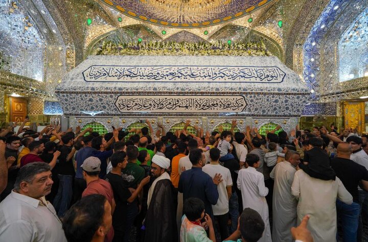 تقرير مصور/  نشر الآلاف من معالم الزينة والفرح في النجف الأشرف استعدادًا لإحياء أسبوع الغدير الأغر