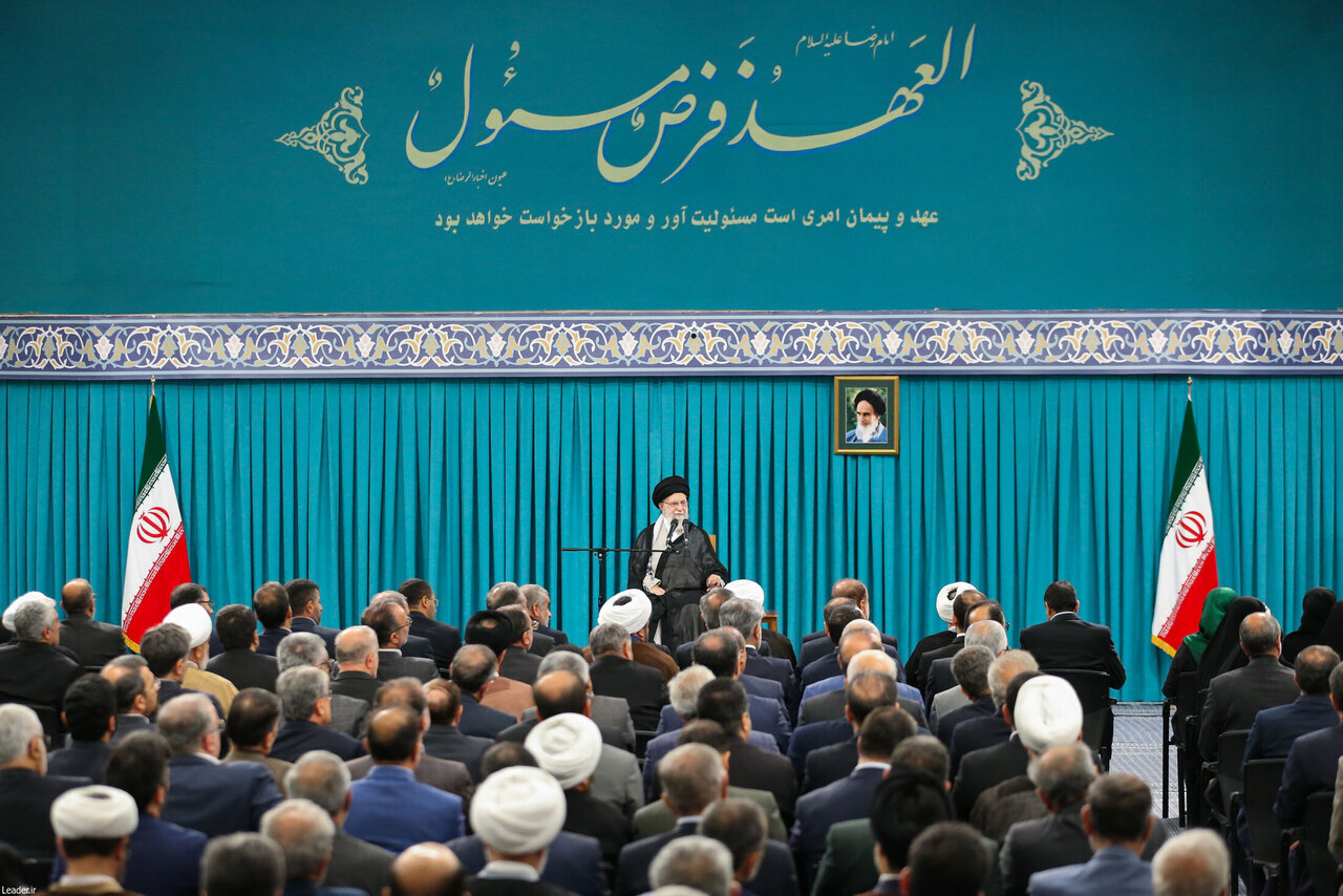 Ayetullah Hamanei'den vekillere mesaj: Kendinizi Allah'a ve yasaya karşı sorumlu hissetmelisiniz