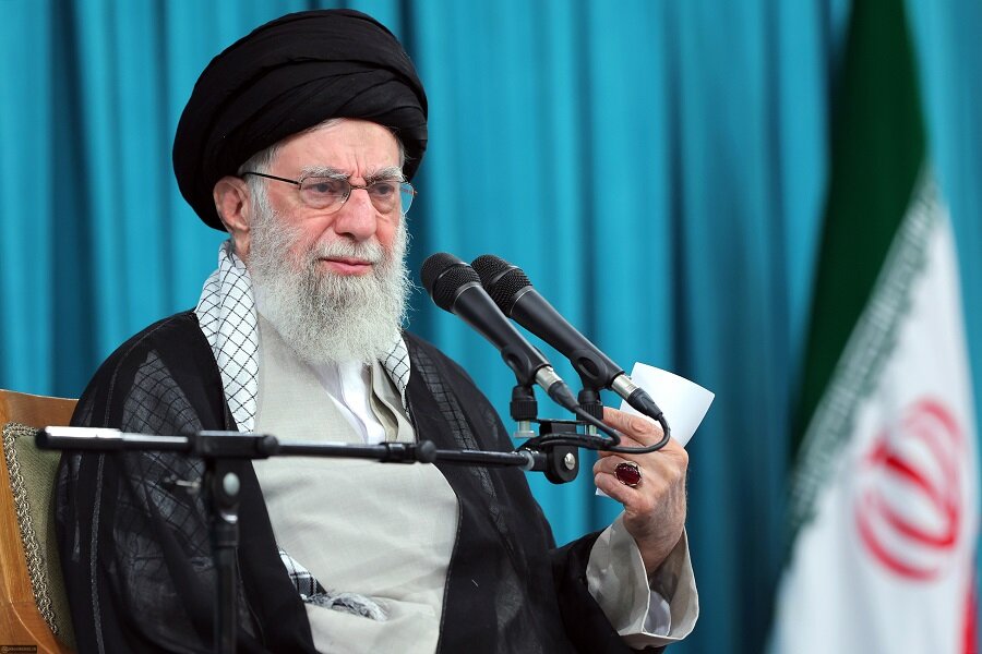 آیت‌الله محمدی قائینی: چنانچه مویی از سر رهبرمان‌ کم شود، دنیای استکبار را به آتش می‌کشیم