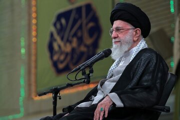قائد الثورة الاسلامية يصدر بيانا الى الشعب الإيراني المجاهد بشأن العدوان الغاشم للكيان الصهيوني