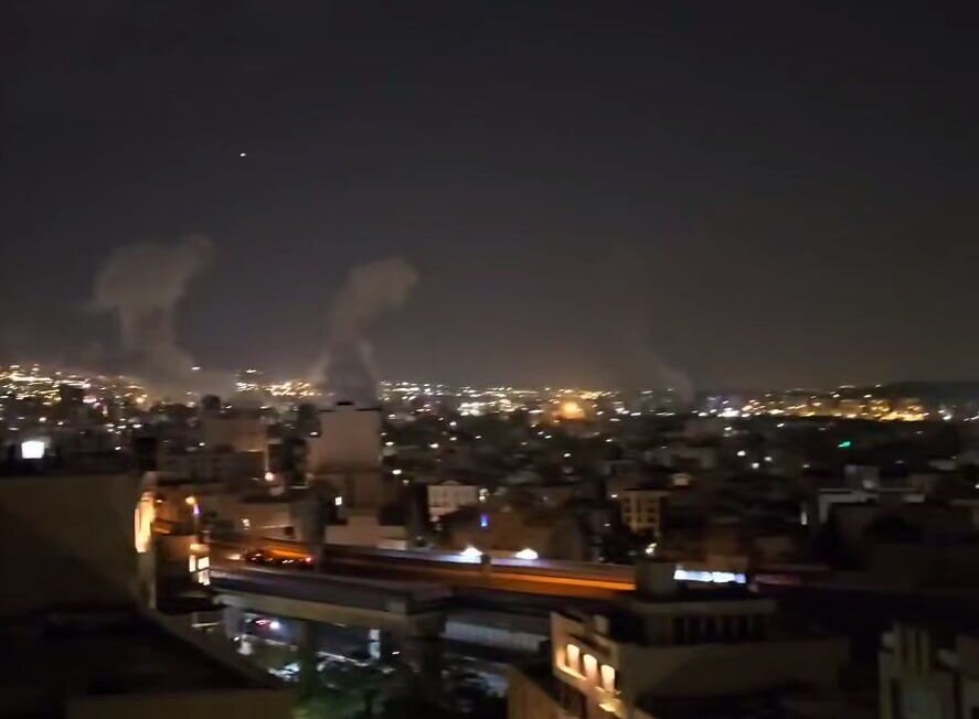 L'Iran promet une vengeance après les attaques israéliennes et avertit qu’entrer en guerre avec Téhéran serait “jouer avec la queue du lion”
