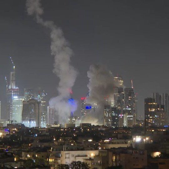 Binomba ng mga puwersang Iranian ang Tel Aviv