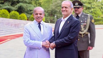 پاکستانی وزیرِ اعظم کا ایرانی صدر مسعود پزشکیان سے رابطہ، اسرائیلی حملے کی مذمت