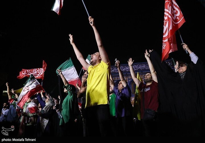 تقرير مصور/ خروج حشود جماهيرية بطهران فرحيين بقصف الكيان الصهيوني الغاصب