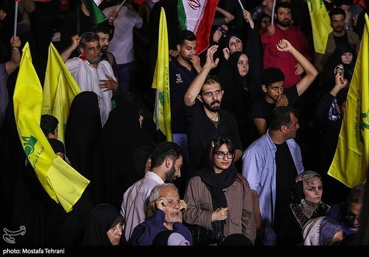 تقرير مصور/ خروج حشود جماهيرية بطهران فرحيين بقصف الكيان الصهيوني الغاصب