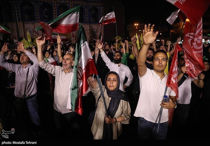 تقرير مصور/ خروج حشود جماهيرية بطهران فرحيين بقصف الكيان الصهيوني الغاصب
