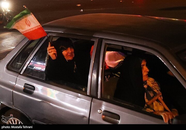 تقرير مصور/ خروج حشود جماهيرية بطهران فرحيين بقصف الكيان الصهيوني الغاصب
