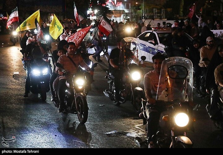 تقرير مصور/ خروج حشود جماهيرية بطهران فرحيين بقصف الكيان الصهيوني الغاصب