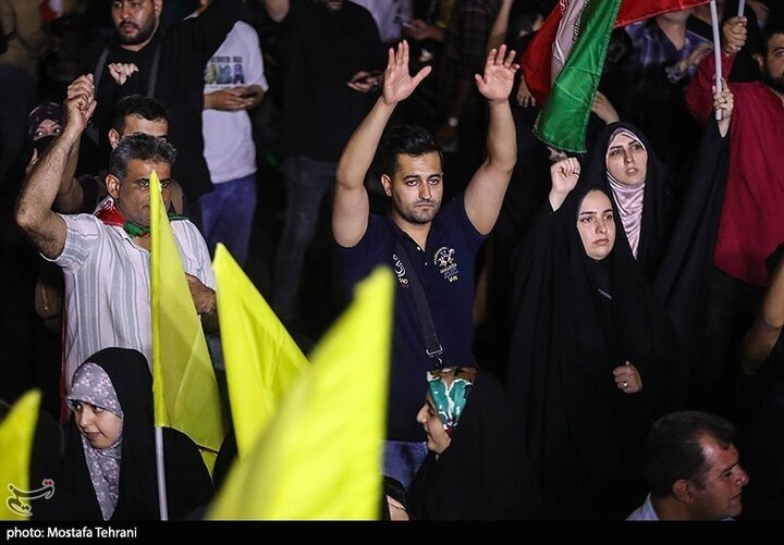 تقرير مصور/ خروج حشود جماهيرية بطهران فرحيين بقصف الكيان الصهيوني الغاصب