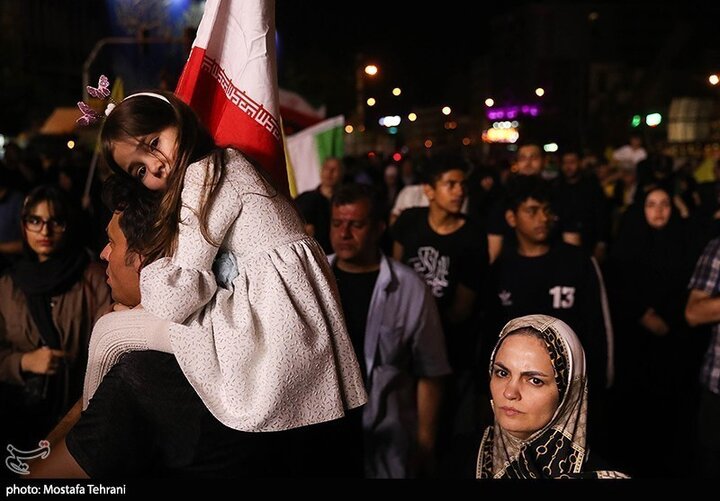 تقرير مصور/ خروج حشود جماهيرية بطهران فرحيين بقصف الكيان الصهيوني الغاصب