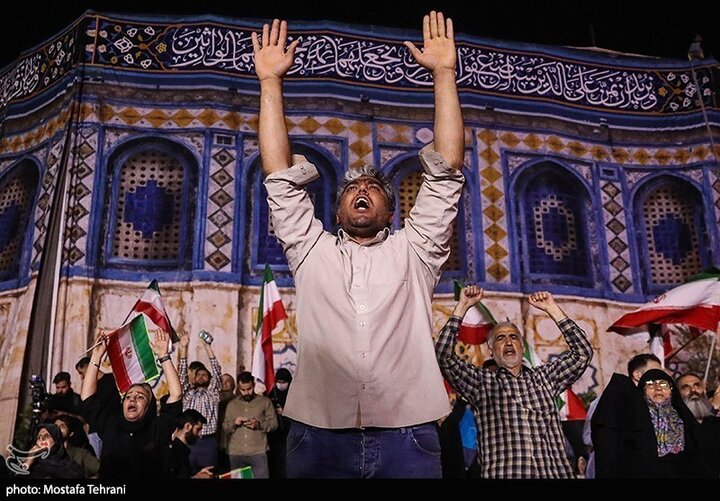 تقرير مصور/ خروج حشود جماهيرية بطهران فرحيين بقصف الكيان الصهيوني الغاصب
