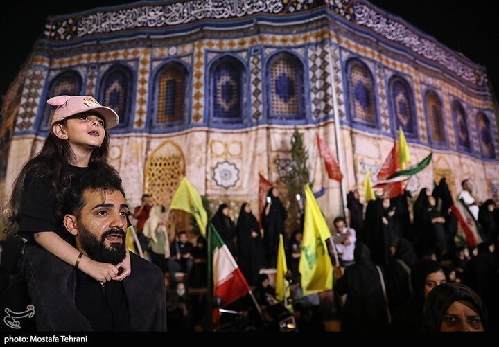 تقرير مصور/ خروج حشود جماهيرية بطهران فرحيين بقصف الكيان الصهيوني الغاصب