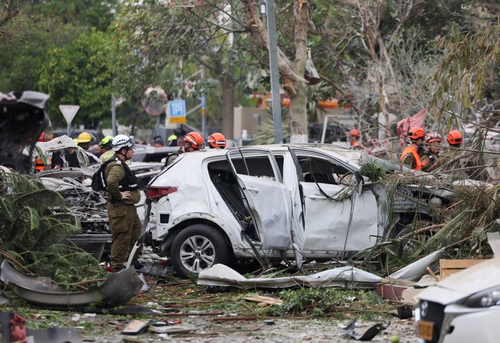 تقرير مصور/ دمار كبير بفعل صواريخ إيرانية في تل أبيب
