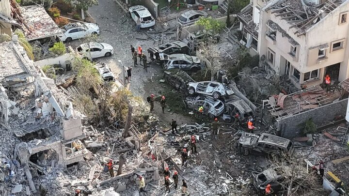 تقرير مصور/ دمار كبير بفعل صواريخ إيرانية في تل أبيب