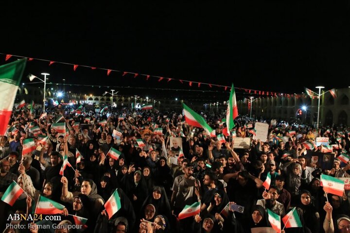 Photos: Spontaneous, epic gathering of Isfahan people in support of national revenge against Zionist regime