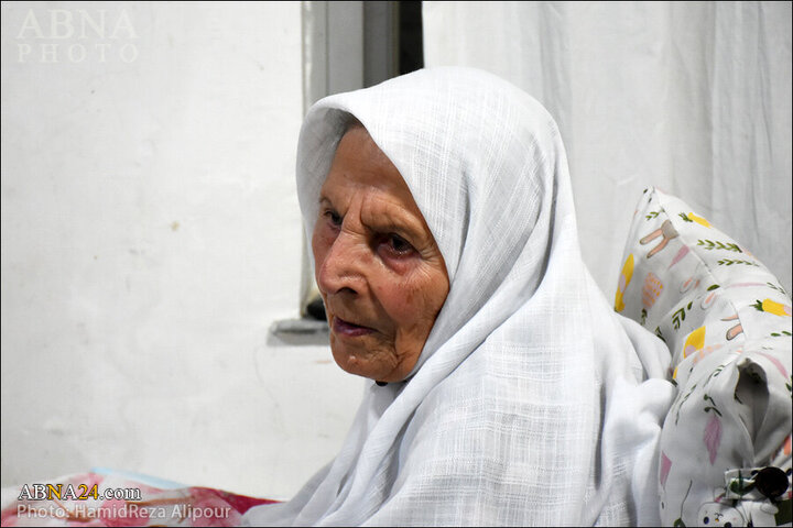 Photos: Ayatollah Ramezani meet with family of martyr Sayyed Hossein Mousavi