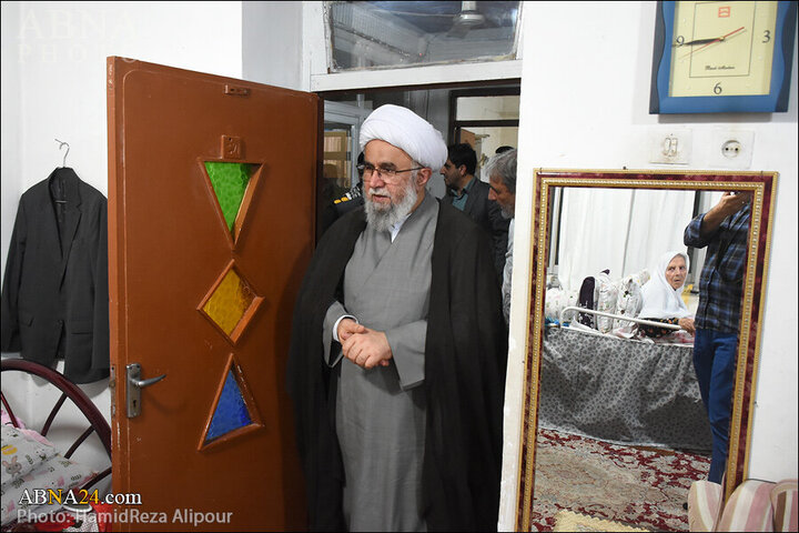 Photos: Ayatollah Ramezani meet with family of martyr Sayyed Hossein Mousavi